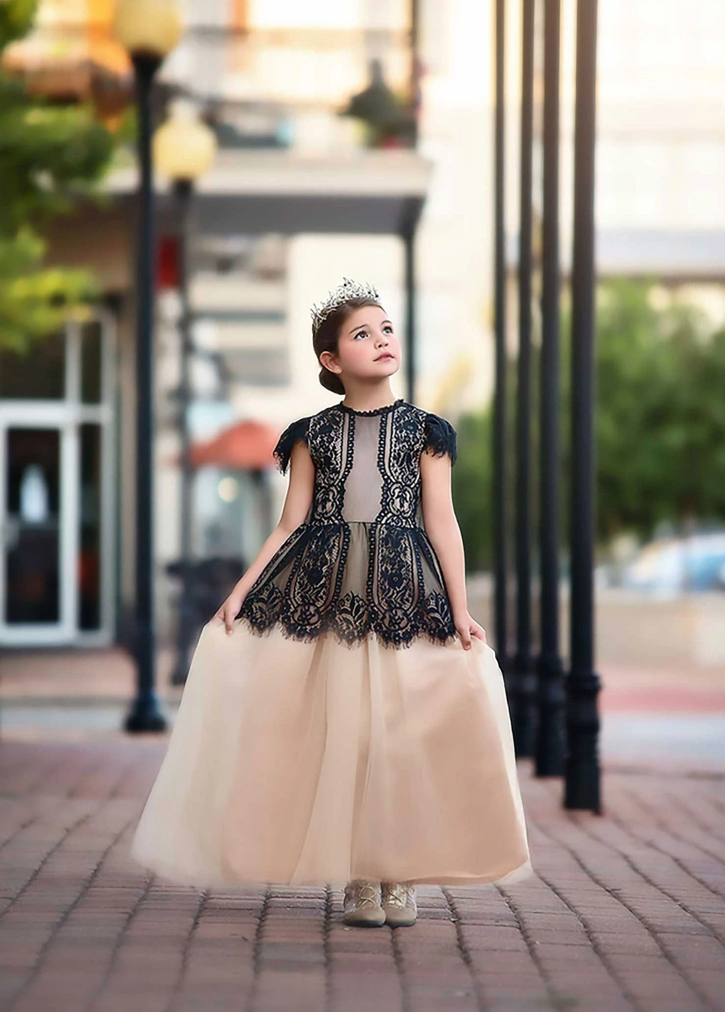 GWENDOLYN GOWN BLACK/NATURAL 1 GWENDOLYN GOWN BLACK/NATURAL